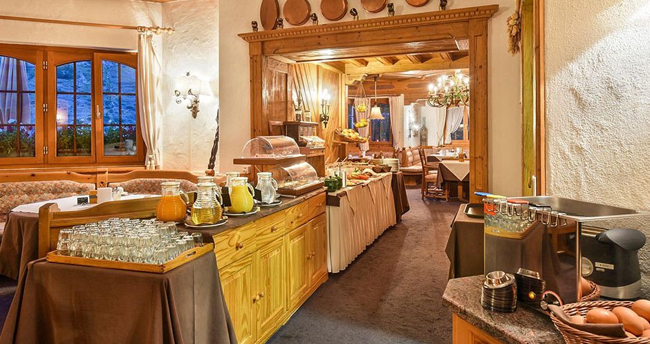 Breakfast included daily. Photo: Hotel Alpenroyal - image_2